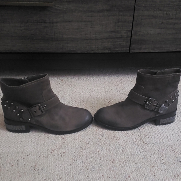 Gray leather booties - Picture 3 of 4